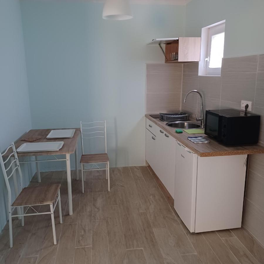 מאלי לוסיניי Apartments Losinj מראה חיצוני תמונה